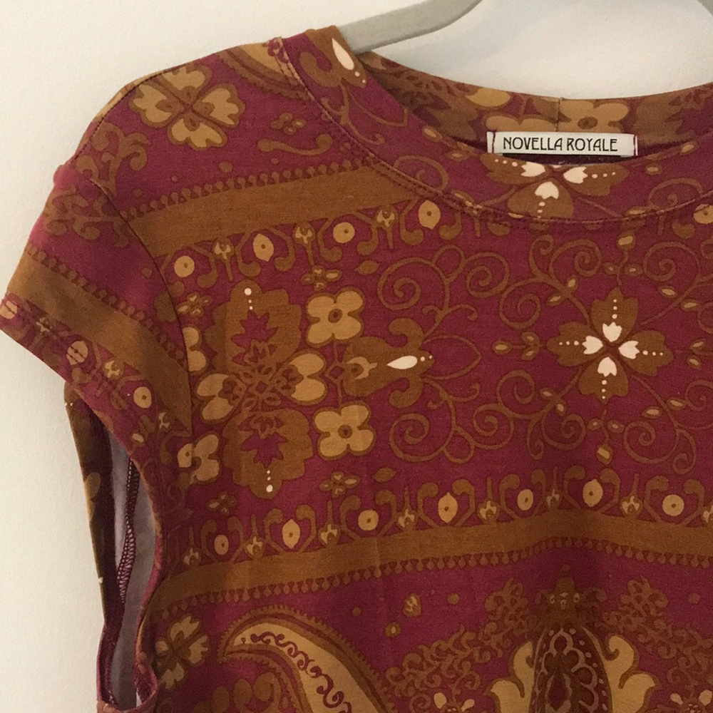 Novella Royale Mini Dress- burgundy and gold